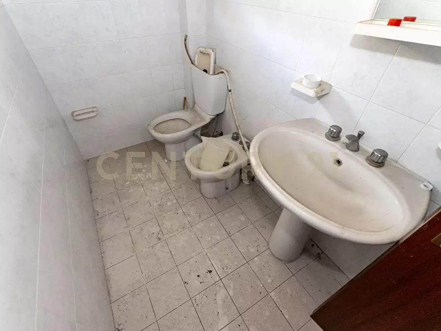 Immagine 14 di Showroom in vendita  in Via delle Scuole 1 a Aci Castello