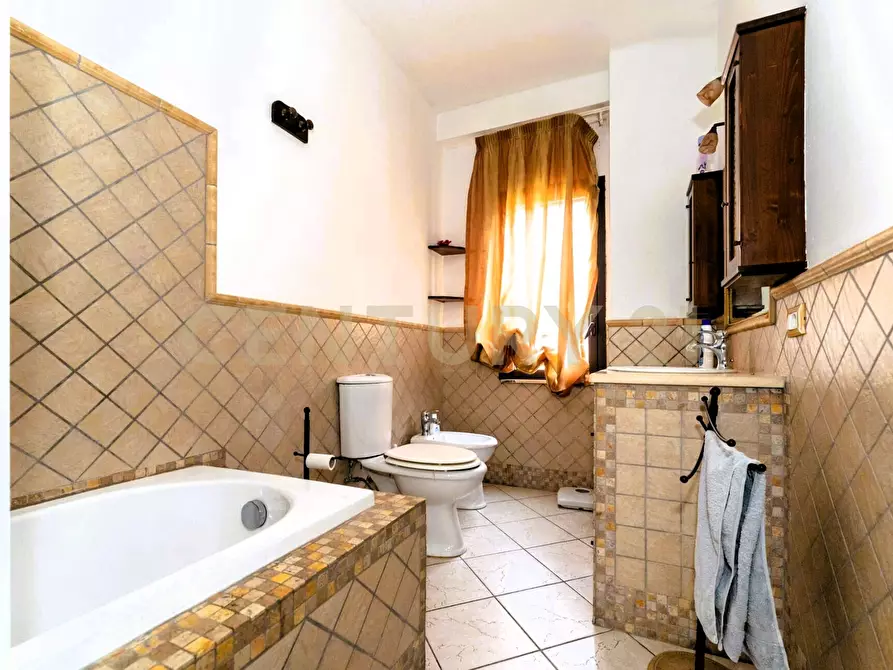 Immagine 10 di Trilocale in vendita  in Corso San Vito 128 a Mascalucia