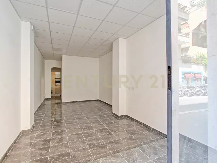 Immagine 2 di Locale commerciale in vendita  in Via Ruggero Fauro 21 a Roma