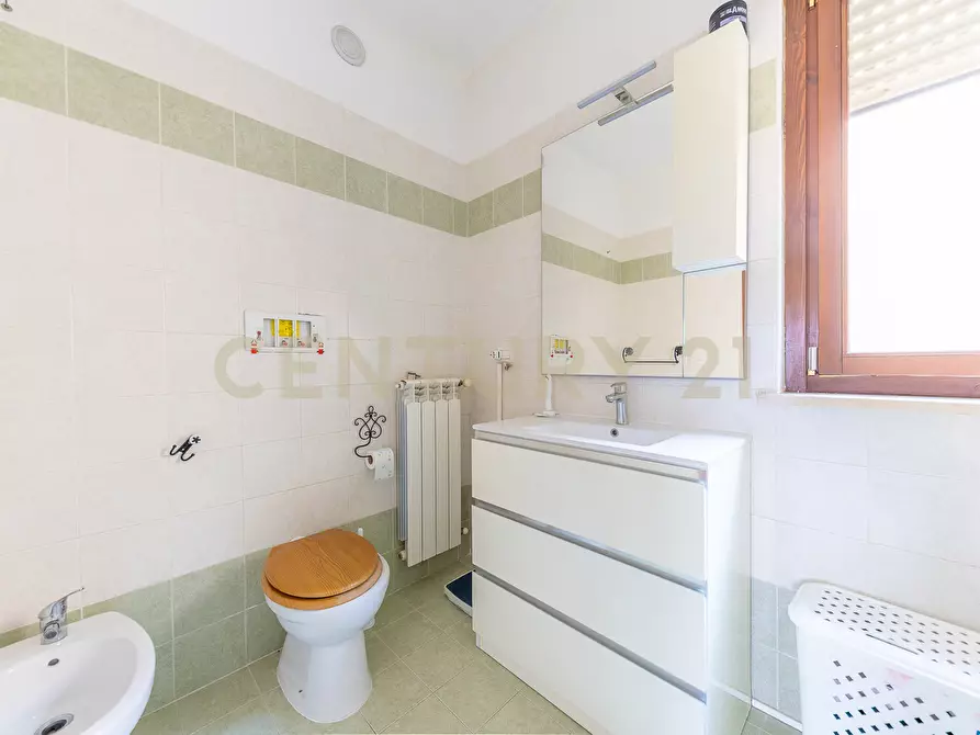 Immagine 23 di Bilocale in vendita  in Via Raffaello Liberti 163 a Roma