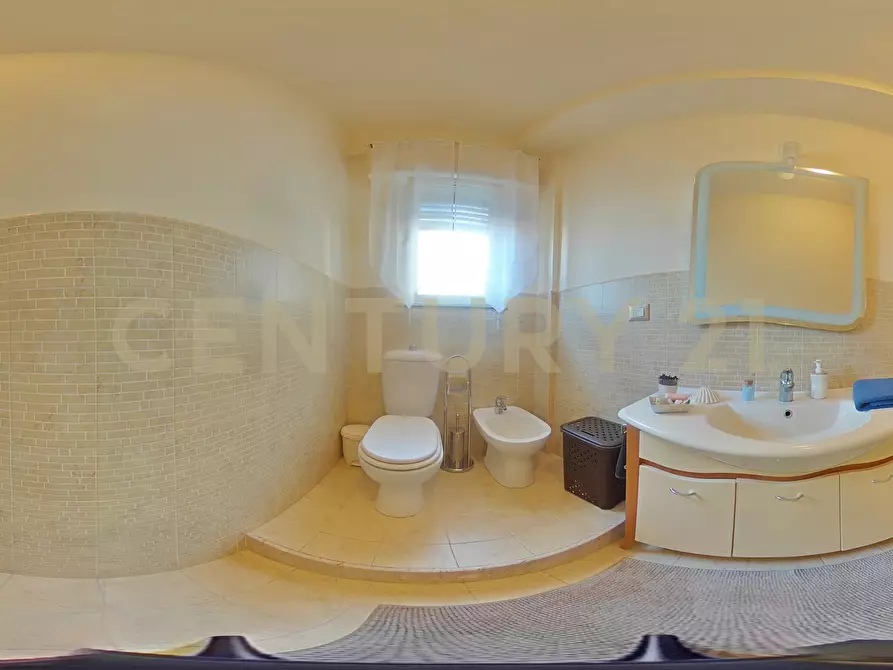 Immagine 53 di Quadrilocale in vendita  in Via Veglia 1 a Catania