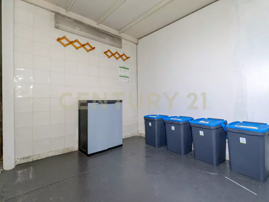 Immagine 23 di Magazzino in vendita  in Via Convento del Carmine 6 a Tremestieri Etneo