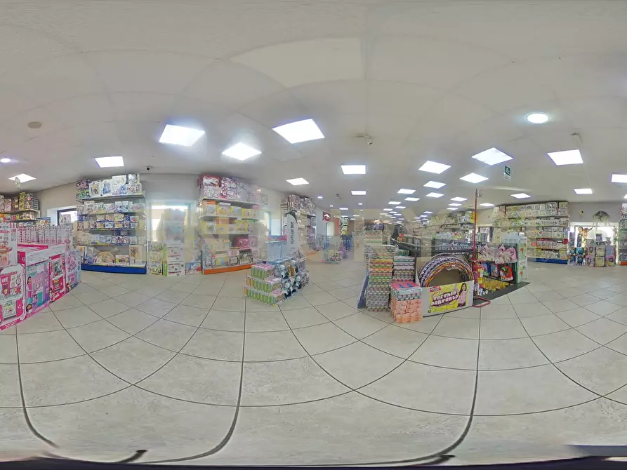 Immagine 55 di Locale commerciale in vendita  in Via Passo Gravina 150 a Catania