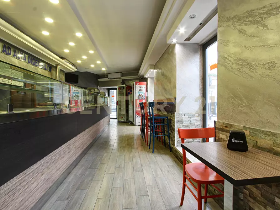 Immagine 4 di Pizzeria / Pub in vendita  in Via Montebuono 1 a Roma
