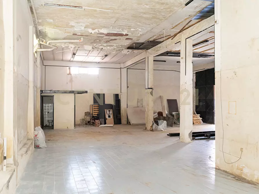Immagine 14 di Magazzino in vendita  in Via Antonio de Curtis 27 a Misterbianco