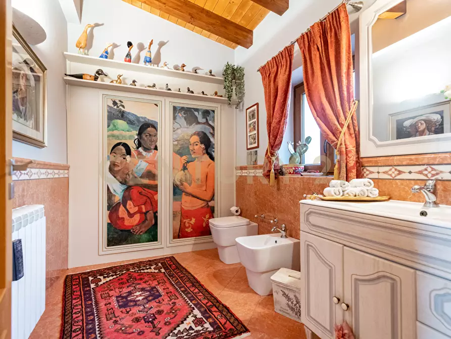 Immagine 26 di Villa in vendita  in Via Brinzio 20 a Aci Catena