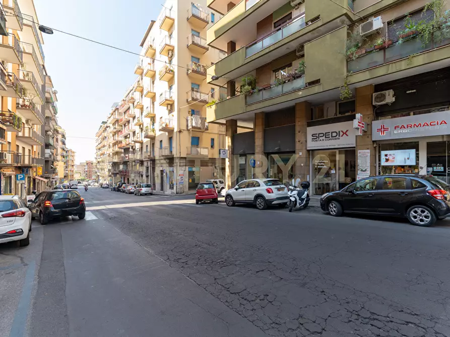 Immagine 5 di Locale commerciale in vendita  in Via Passo Gravina 81c a Catania