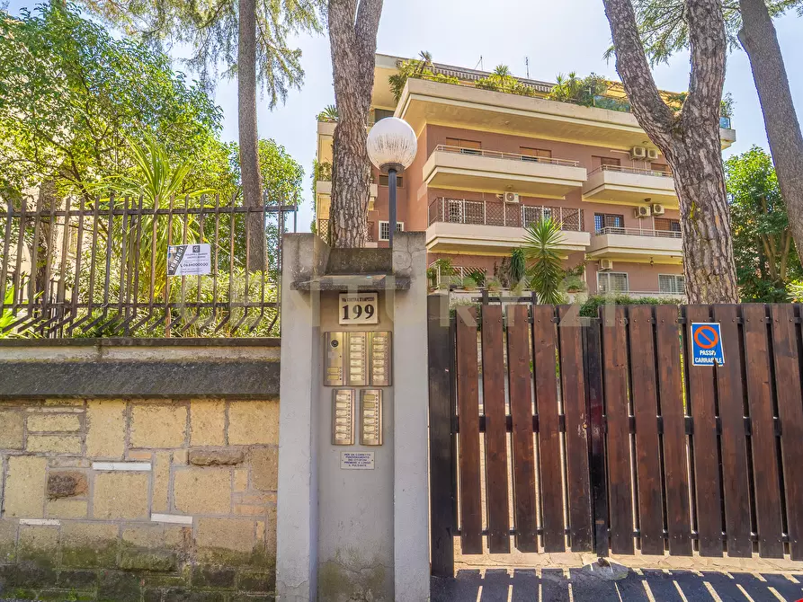 Immagine 94 di Attico in vendita  in Viale Cortina d'Ampezzo 199 a Roma