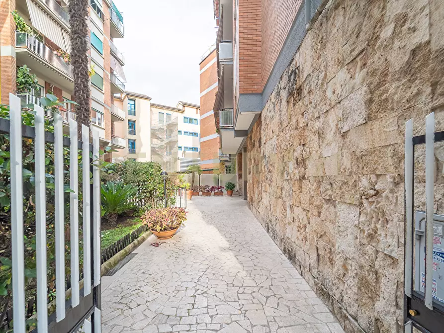 Immagine 19 di Pentalocale in affitto  in Via di Vigna Stelluti 157 a Roma