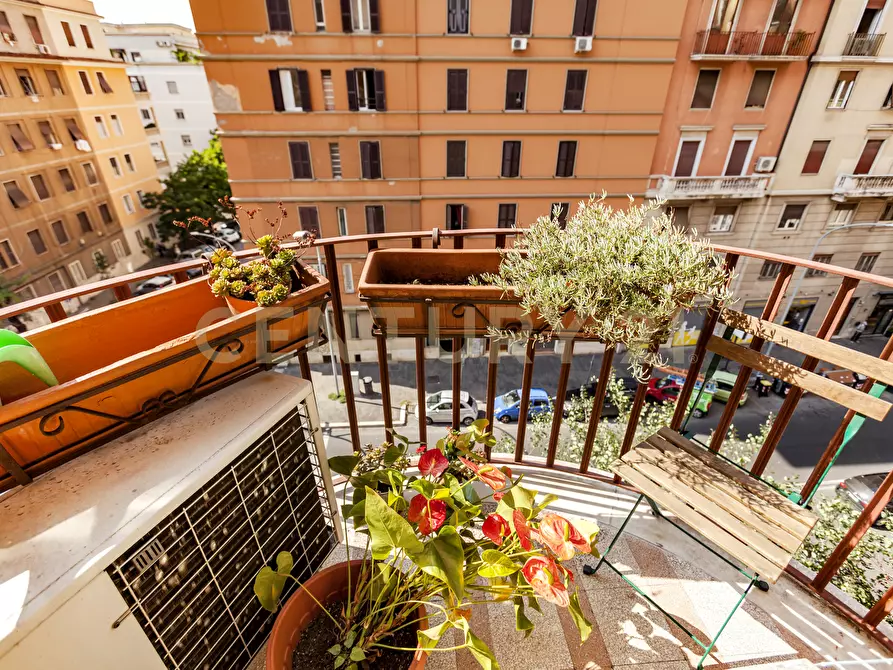 Immagine 14 di Trilocale in vendita  in Via Vetulonia 45 a Roma