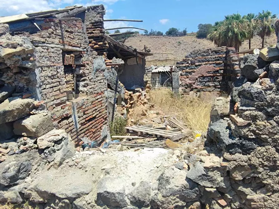 Immagine 6 di Casa trifamiliare in vendita  in Via Fossa della Creta sn a Catania