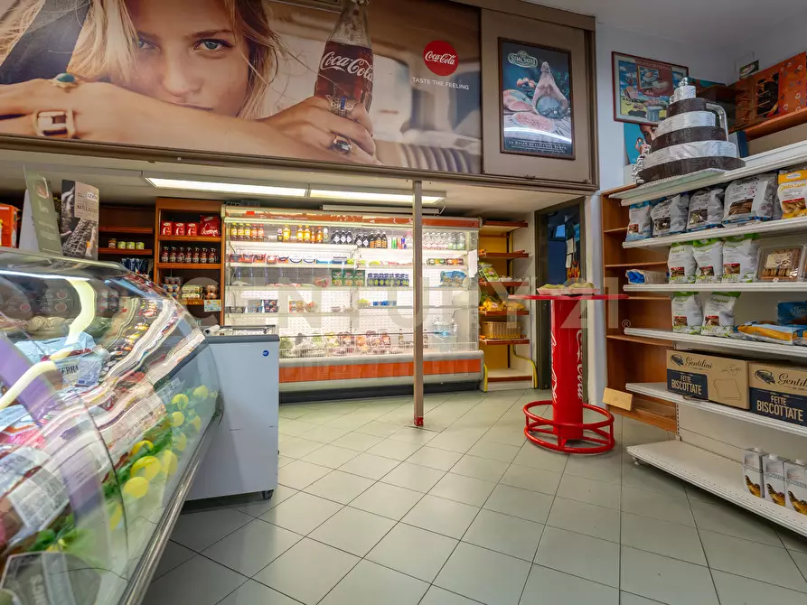 Immagine 14 di Locale commerciale in vendita  in Via Caronda 440 a Catania