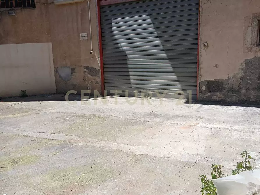 Immagine 4 di Magazzino in vendita  in Corso Indipendenza 260 a Catania