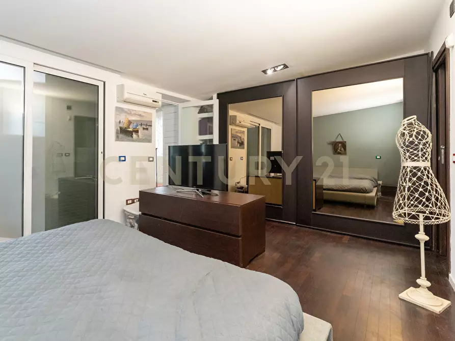 Immagine 45 di Attico in vendita  in Via Maria Gianni 85 a Catania