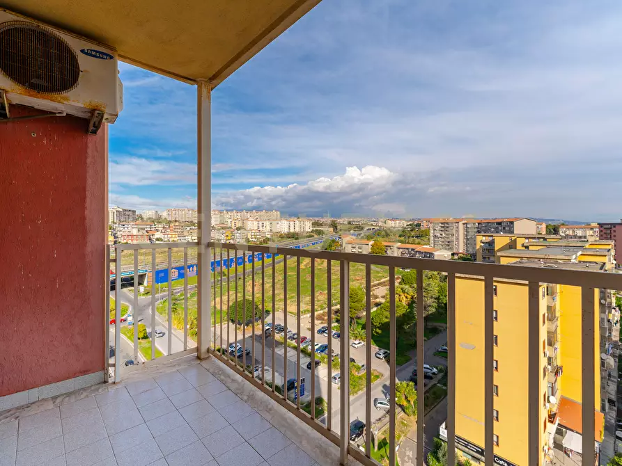 Immagine 13 di Quadrilocale in vendita  in Viale Librino 1 a Catania