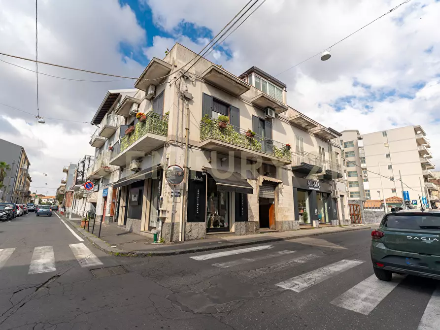 Immagine 1 di Locale commerciale in vendita  in Via del Bosco 107 a Catania