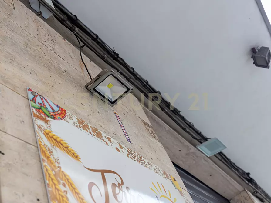Immagine 38 di Locale commerciale in vendita  in Via Giacomo Leopardi 127 a Catania