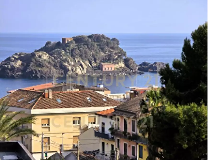 Immagine 1 di Appartamento in vendita  in Via Spagnola 51 a Aci Castello