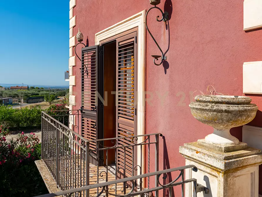 Immagine 87 di Villa in vendita  in Via Ottavia Penna 50 a Caltagirone
