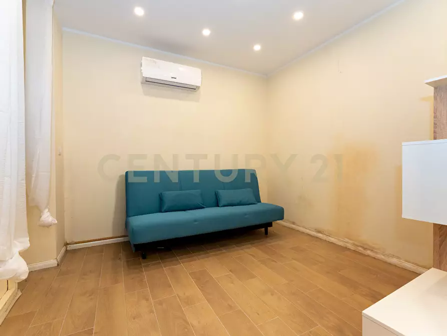 Immagine 10 di Pentalocale in vendita  in Via Alfieri 7 a Catania