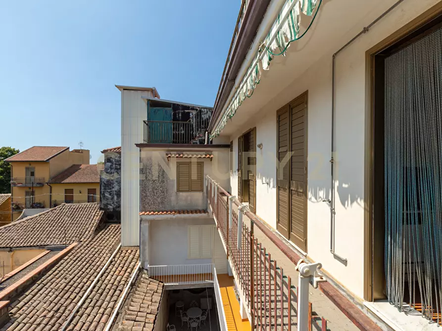 Immagine 36 di Pentalocale in vendita  in Via Vittorio Emanuele 181 a Viagrande