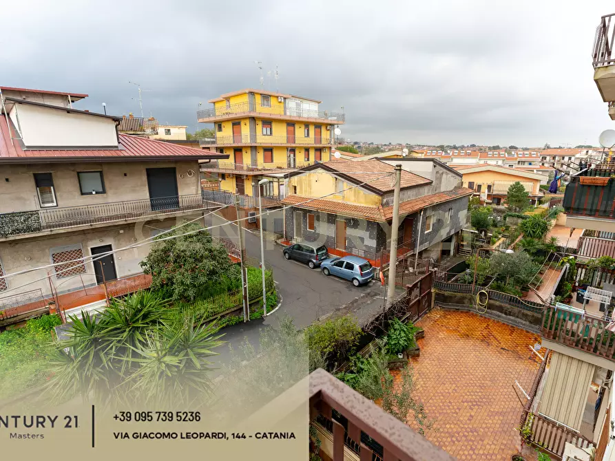 Immagine 40 di Trilocale in vendita  in Via Caduti del Lavoro 2 a Gravina Di Catania