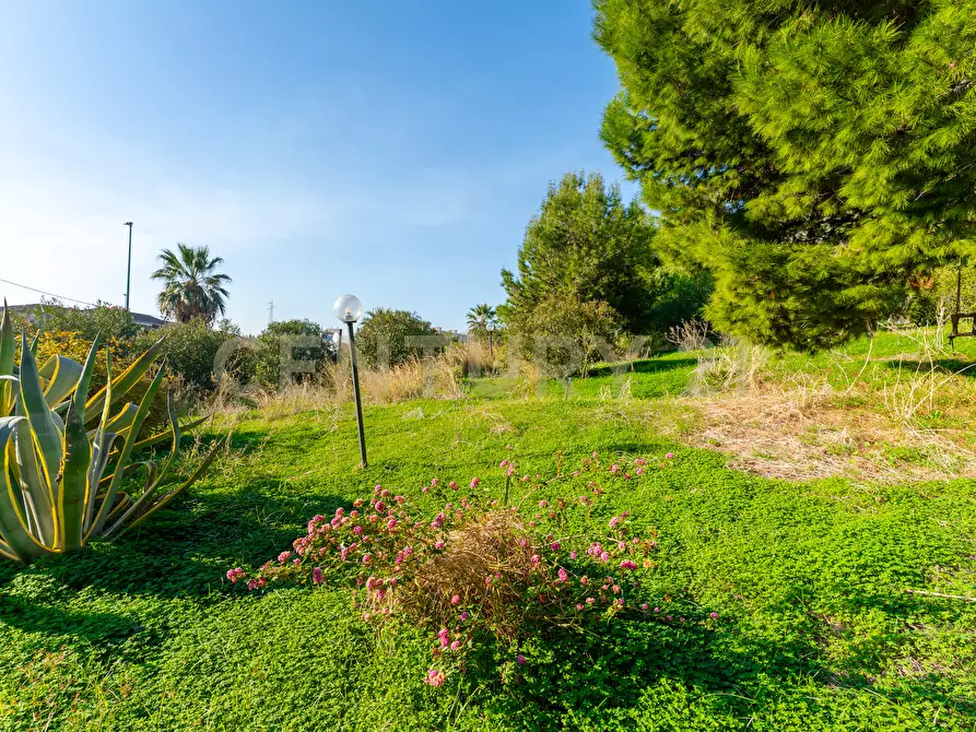 Immagine 43 di Pentalocale in vendita  in Viale Nitta 16b a Catania
