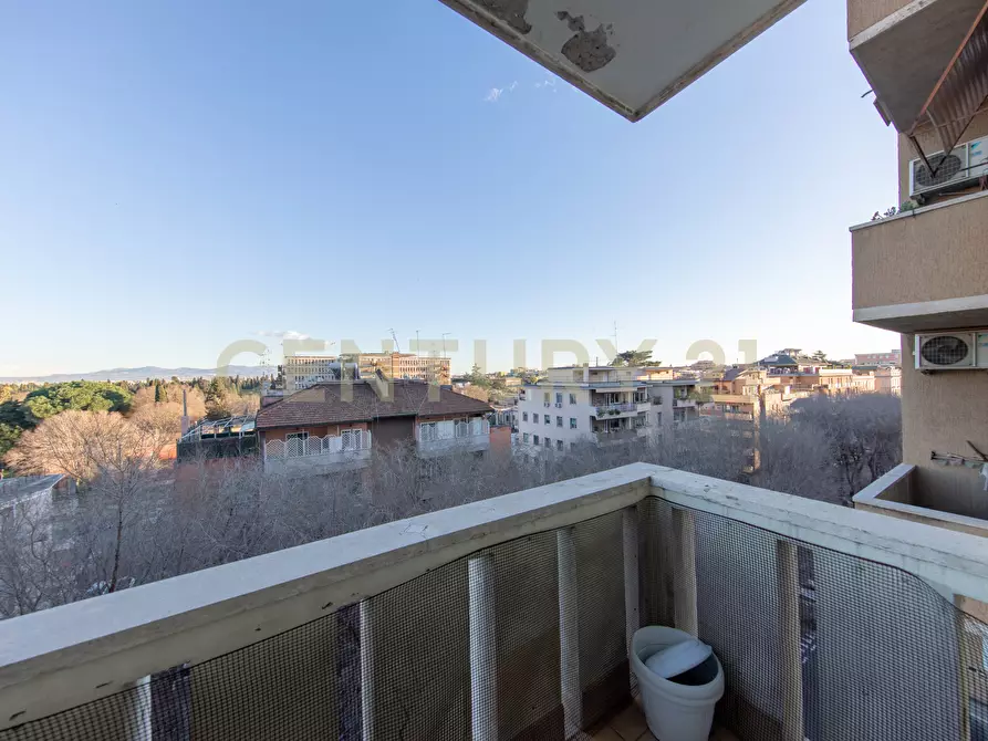 Immagine 46 di Quadrilocale in vendita  in Viale Ippocrate 116 a Roma