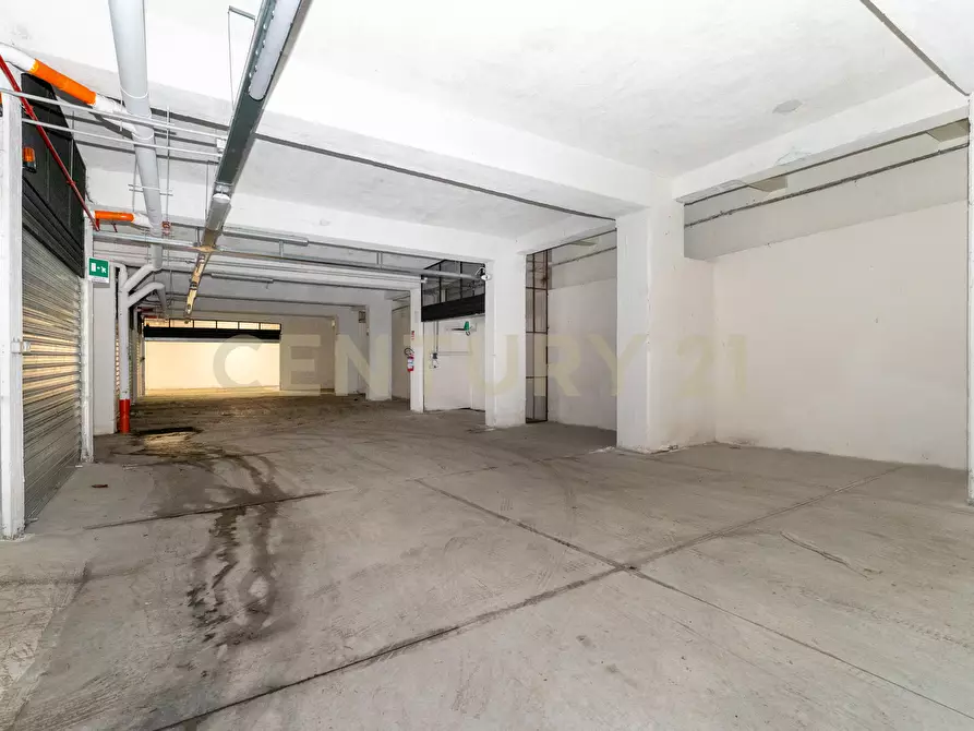 Immagine 26 di Garage in vendita  in Viale Artale Alagona 27 a Catania