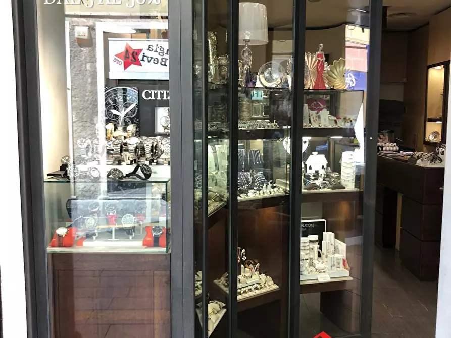 Immagine 2 di Locale commerciale in affitto  in VIA SESTRI 38R-40R a Genova