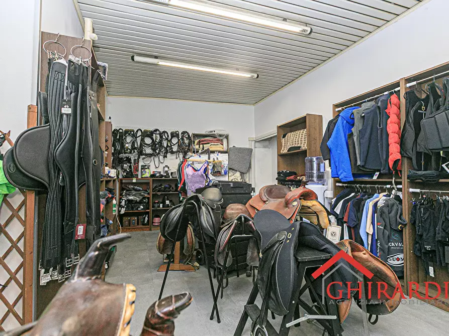 Immagine 12 di Attività commerciale in vendita  in VICO CAMPETTO 3/5 R a Genova