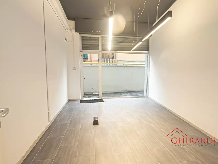 Immagine 5 di Locale commerciale in affitto  in VIA ALFREDO D'ANDRADE 76R a Genova