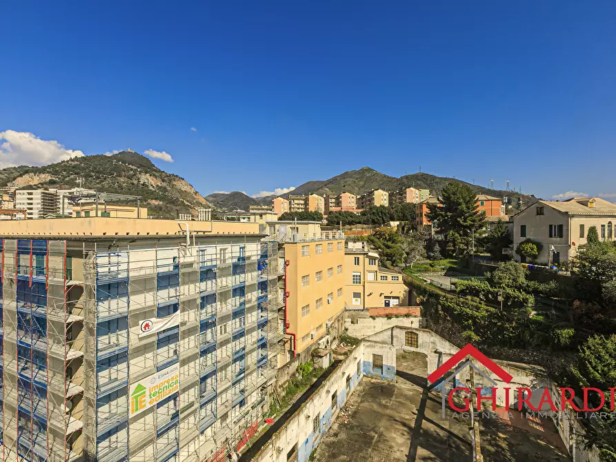 Immagine 30 di Trilocale in vendita  in Via Pier Domenico da Bissone 4 a Genova