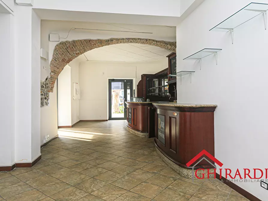 Immagine 12 di Locale commerciale in affitto  in Piazza Francesco Baracca 34r a Genova