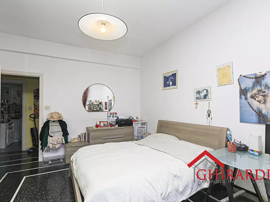 Immagine 14 di Quadrilocale in vendita  in Piazza Giovanni Tarello 9 a Genova