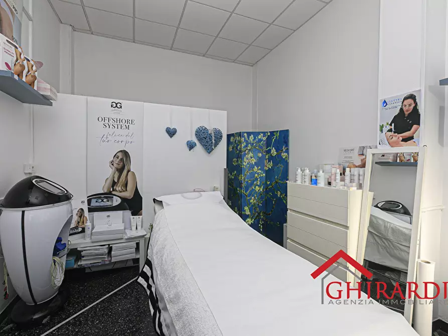 Immagine 8 di Attività commerciale in vendita  in VIA G. CALDESI 43R a Genova