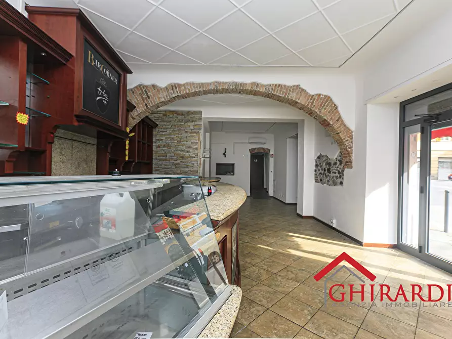 Immagine 3 di Locale commerciale in affitto  in Piazza Francesco Baracca 34r a Genova
