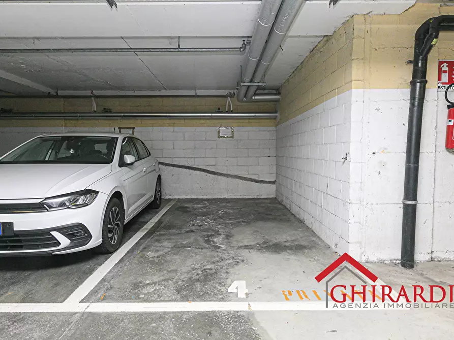 Immagine 26 di Garage in vendita  in Via Bombrini a Genova