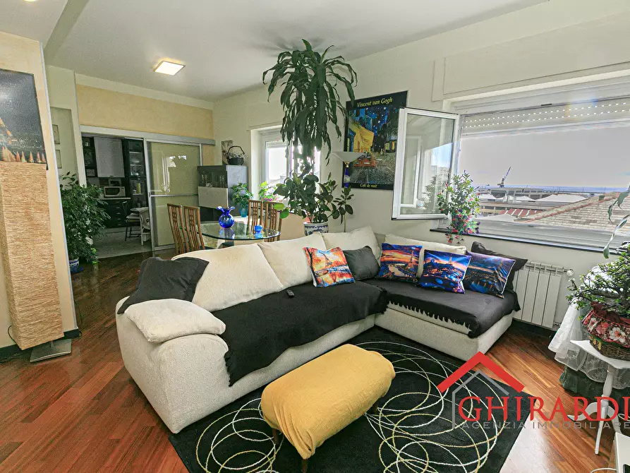 Immagine 1 di Trilocale in affitto  in VIA DELL'INSURREZIONE 12A a Genova