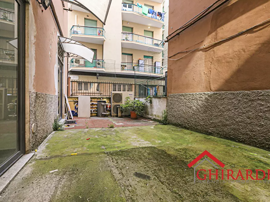 Immagine 17 di Locale commerciale in vendita  in Via Vado a Genova