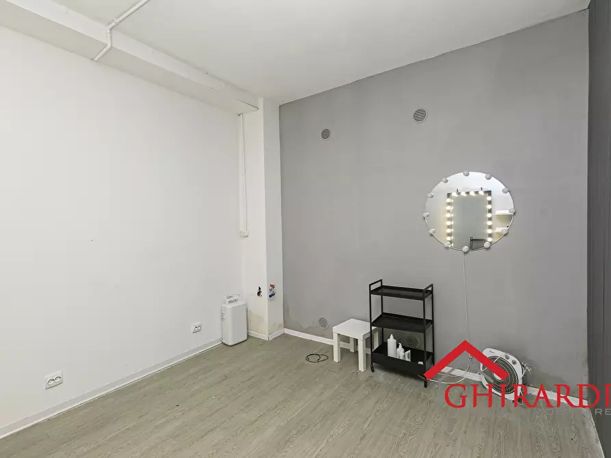 Immagine 13 di Locale commerciale in vendita  in Via Tomaso Grossi 25R a Genova