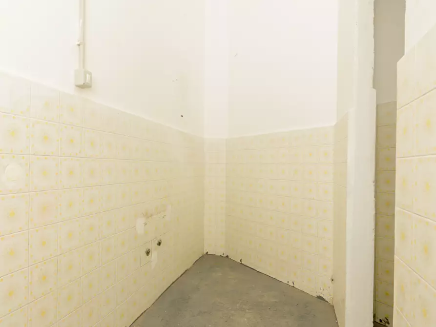 Immagine 8 di Magazzino in affitto  in VIA CHIARAVAGNA 18R a Genova