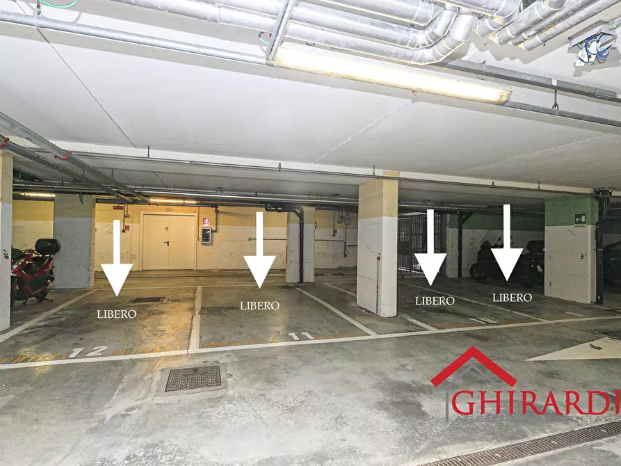 Immagine 27 di Garage in vendita  in Via Bombrini a Genova