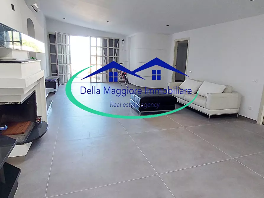 Immagine 13 di Villa in vendita  a Livorno