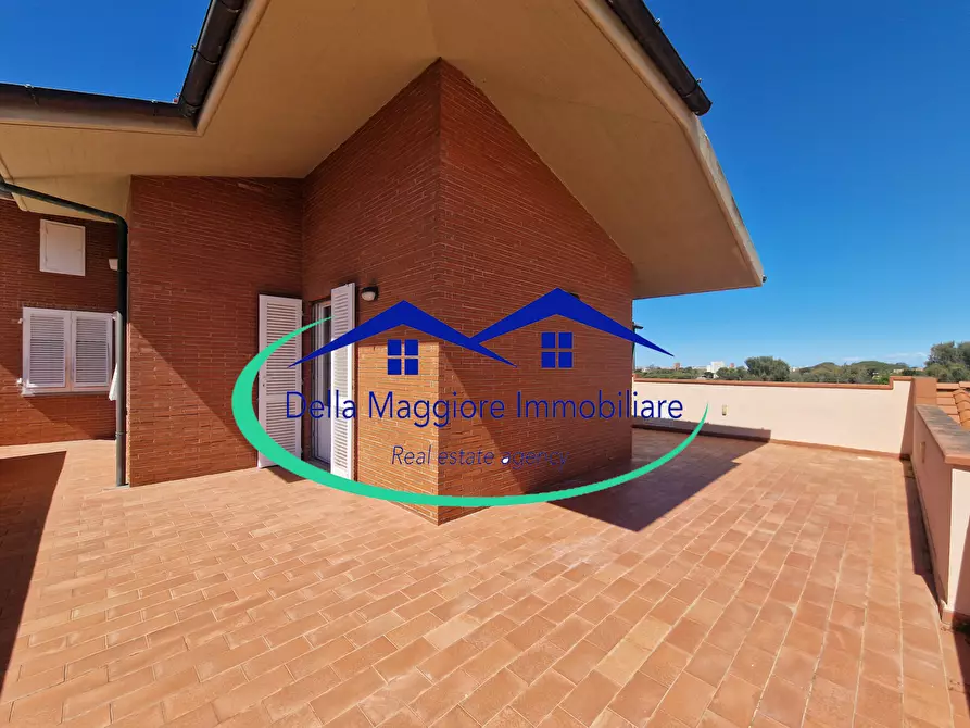 Immagine 20 di Villa in vendita  a Livorno