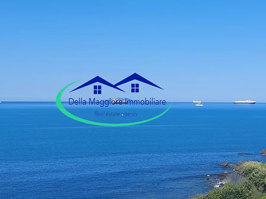 Immagine 6 di Villa in vendita  a Livorno