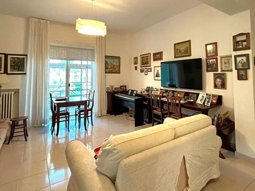 Immagine 1 di Pentalocale in vendita  a Livorno