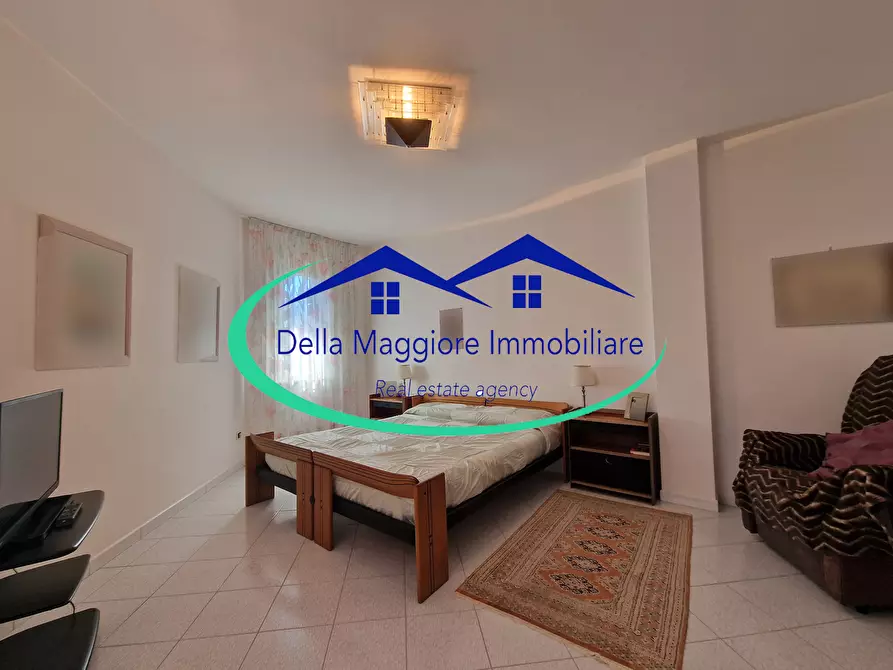 Immagine 17 di Villa in vendita  a Livorno