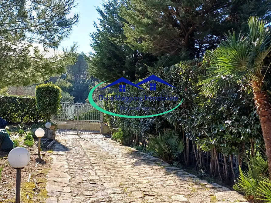 Immagine 36 di Villa in vendita  in via di montenero a Livorno