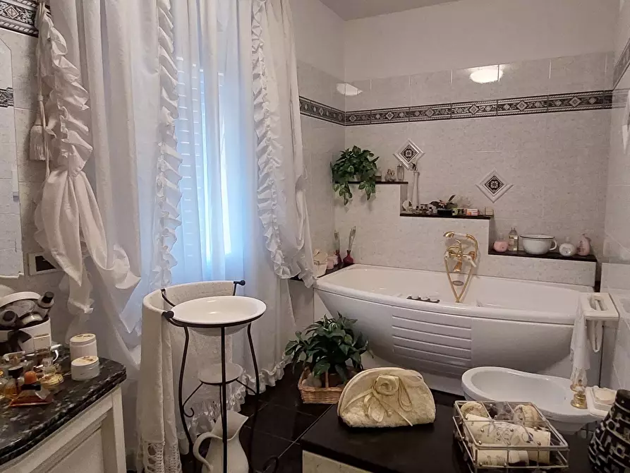 Immagine 32 di Villa in vendita  in via della prugnoliccia a Livorno